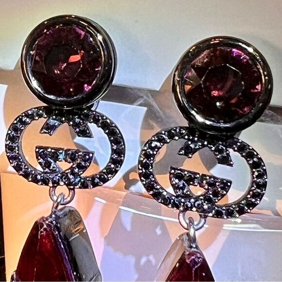 Gucci
Interlocking GG Crystal Drop Clio-On Earrings - Picture 4 of 9